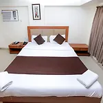 Lucky Goregaon Hotel 3*