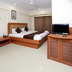 Hotel Lucky Goregaon 3*
