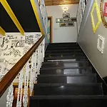 Staytion Dorm- A Backpackers * Mumbai
