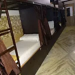 Hostel Sunshine Backpackers, Airport