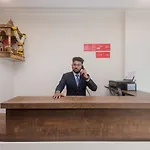 Oyo 23259 Hotel Galaxy Inn