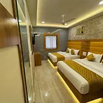 New National Hotel 3*