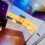 Row House Near Us Consulate Bkc & Nmcc