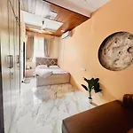 Row House Near Us Consulate Bkc & Nmcc