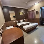 Hotel Lucky Bandra