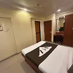 Hotel Lucky Goregaon 3*