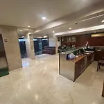 Hotel Lucky Goregaon 3*