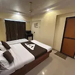 Hotel Lucky Goregaon 3*