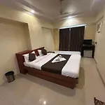 Lucky Goregaon 3*