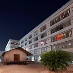 Townhouse Royal Palms Hotel - Lily Collection