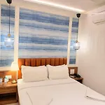 Palm Breeze - Colaba
