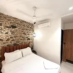 Palm Breeze - Colaba 3*