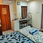 Ebony Room - Ac, Kitchenette, Ensuite, Independent Homestay