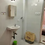 Ivory Room, Ac, Smart Tv, Ensuite, Independent Homestay