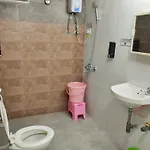 Ivory Room, Ac, Smart Tv, Ensuite, Independent Homestay