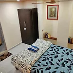 Ebony Room - Ac, Kitchenette, Ensuite, Independent Homestay