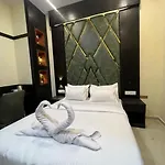 Hotel Sky Suites By Sky Hotels