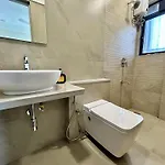 Zenith Homes - Premium Suites, Near Iit Powai, Hiranandani & Airport Guest house Mumbai