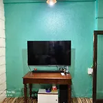 Seaface Bldg 1Bhk 0R 2 Bhk 0R Pvt Room Luxe Service Flat, Mumbai