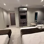 Kurla Hotel 2*