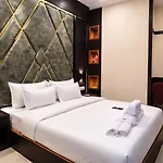 Hotel Sky - Chakal By Glitz Hotels