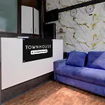 Super Townhouse Midc Andheri Formerly Royal International