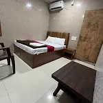 Golden Takshila Andheri East Hotel