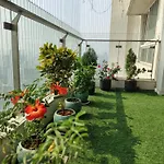 Private Room In A Luxurious Creek View Apartment