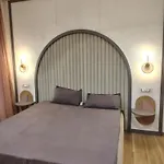 Private Room In A Luxurious Creek View Apartment