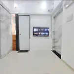 \'Joyful Stay In Goregaon East\'