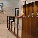 Hotel Collection O Khar Road Railway Station Mumbai
