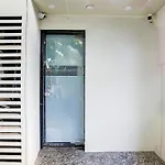 Collection O Khar Road Railway Station Hotel