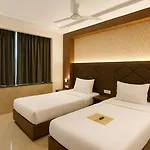 Glitz Saineel Executive Near Juhu Beach
