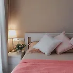 Trendy1Br+Smart Kitchen +Living Room+1.5 Toilets