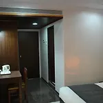 Hotel Fabhotel On Time Andheri East