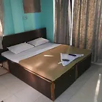 Oyo 44090 Classic Residency Hotel 3*