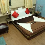 Hotel New India
