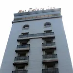 Oyo Premium Santacruz Station