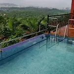 311, Royal Palms