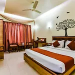 Dhiraj Hotel 3*