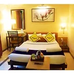 Vista Rooms Near Marine Lines Station