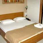 Hotel Fabexpress Highway Residency