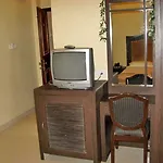 Fabexpress Highway Residency Hotel