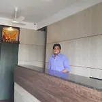 Shree Shlok Residency Hotel *