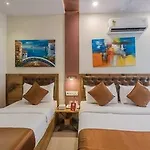 Oyo 8490 Hotel Grandeur
