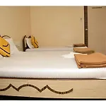 Vista Rooms At Colaba Causeway