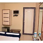 Vista Rooms At Colaba Causeway