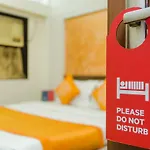 Hotel Oyo 18502 Flagship Sahar International 3*