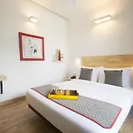 Oyo Townhouse 16 International Airport Hotel Mumbai