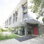 Oyo Townhouse 16 International Airport Mumbai
